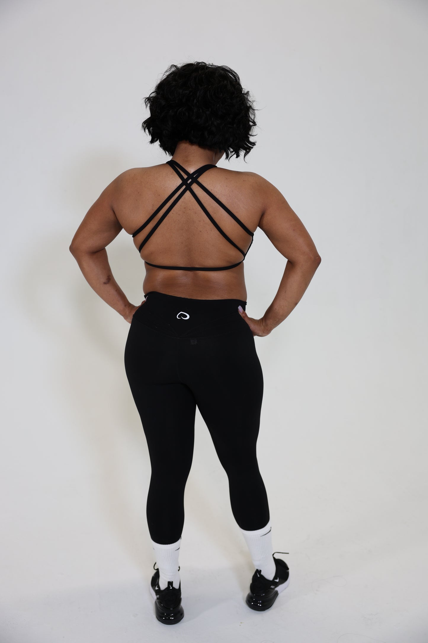 DOUBLE CROSS TIMELESS BLACK SPORTS BRA